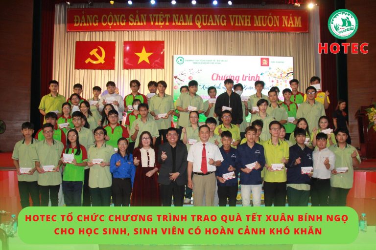 2026.01.27.hotec trao qua tet xuan binh ngo cho hssv co hoan canh kho khan 10 768x512